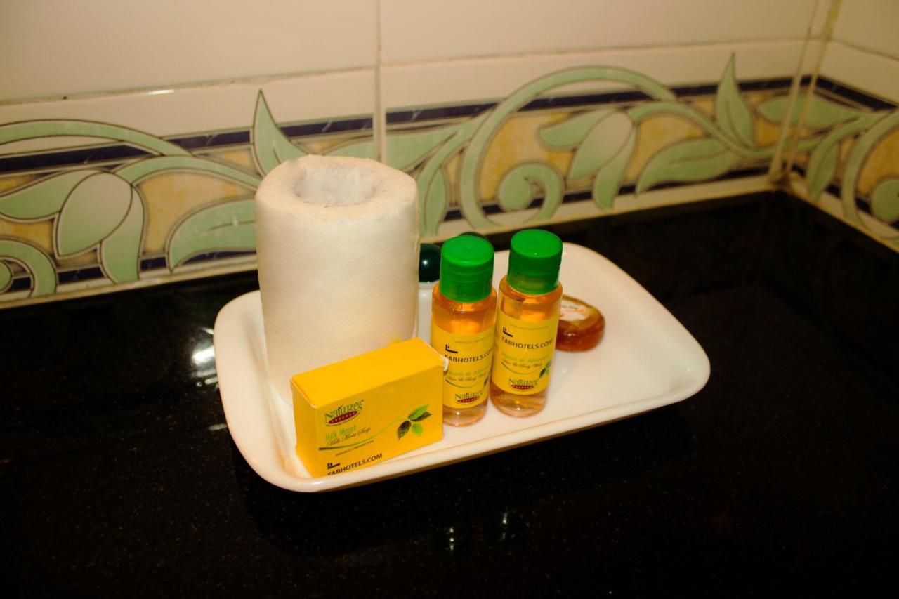 Fabhotel Roselle Inn Lucknow Dış mekan fotoğraf