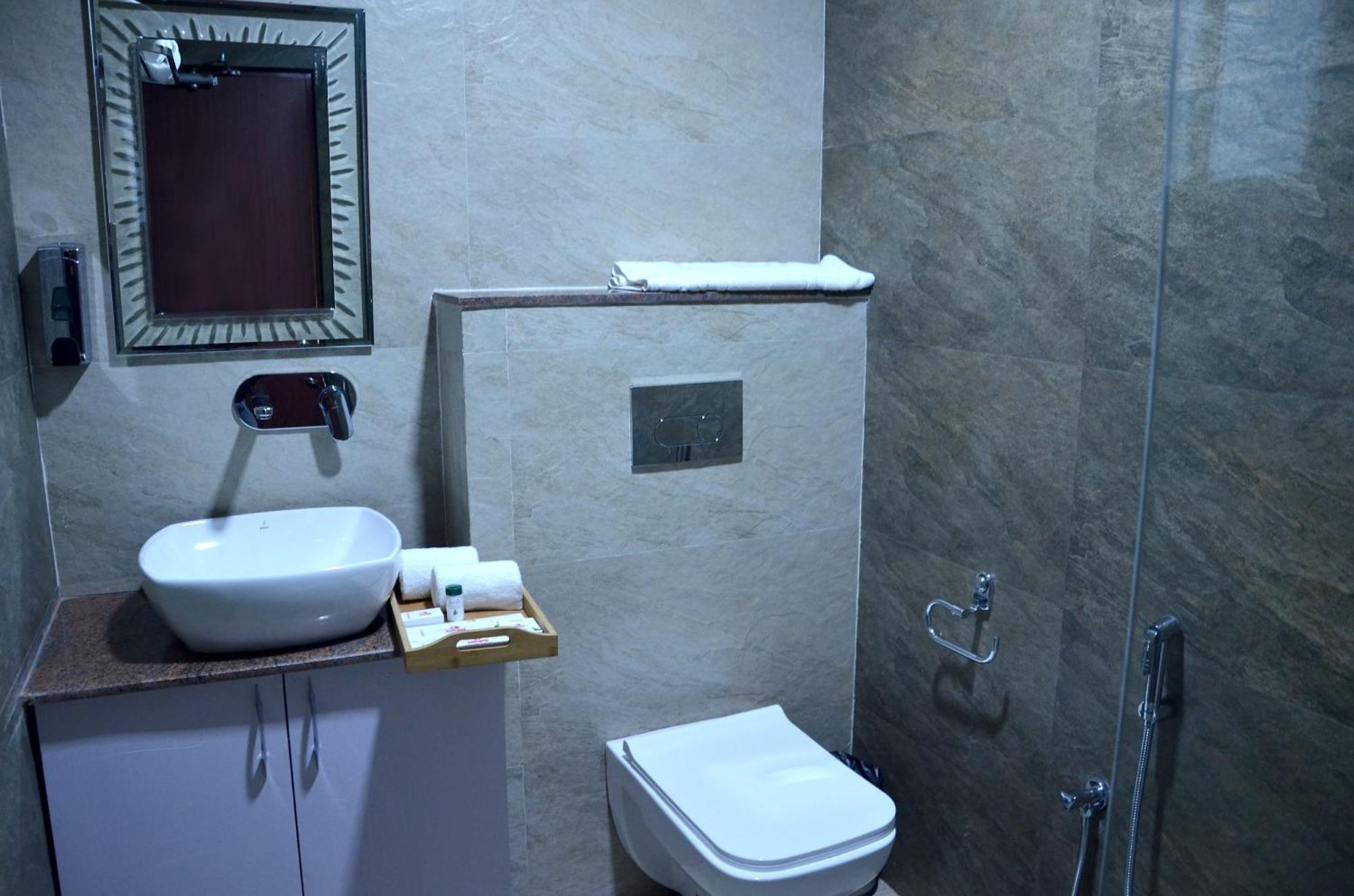 Fabhotel Roselle Inn Lucknow Dış mekan fotoğraf